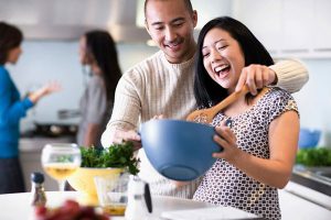 Những biểu hiện của một ông chồng “yêu” vợ